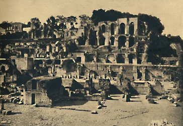 Roma - Caligulan talon rauniot kohoavat Vestalin neitsyiden talon yläpuolelle, 1910