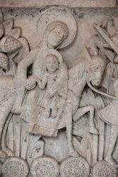 Romaaninen bareljeef pääkaupungista Autunin katedraalissa, joka kuvaa lento Egyptiin, Autun, Ranska