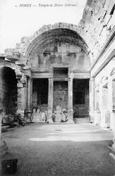 Roomalaisen Dianan temppelin tuhoutunut sisustus, Nimes, Ranska, 1900-luku
