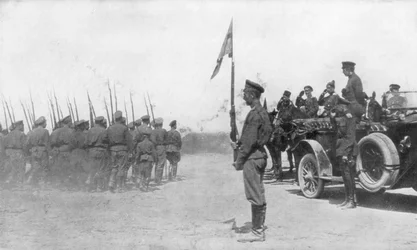 Venäjän joukot paraatimassa Aleksanteri Kerenskin edessä, ensimmäinen maailmansota, heinäkuu 1917