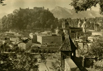 Salzburg Kapuzinerbergistä, Itävallasta, vuodelta 1935.