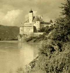 Schloss Schönbühel Tonavan rannalla, Ala-Itävalta, 1935.