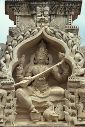 Veistos hindujumalattar Saraswati, Belur, tänään