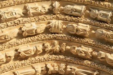 Veistoksia. Pyhän Tapanin katedraali, Bourges, Ranska
