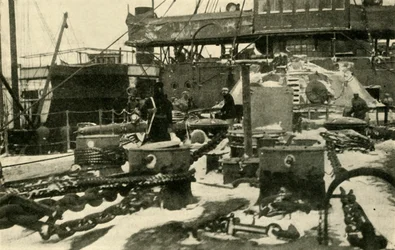 Alus, joka toimittaa hiiltä jäätymisolosuhteissa, ensimmäinen maailmansota, 1914, c1920.