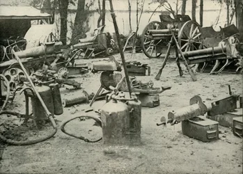Jotkut taistelukentän saalista, 1919.