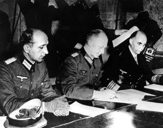 Natsi-Saksan antautuminen, Reims, Ranska, 7. toukokuuta 1945