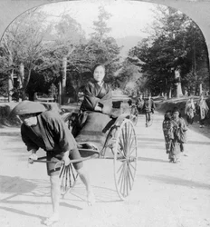 Kierrellen Naran puistossa Japanissa, 1901