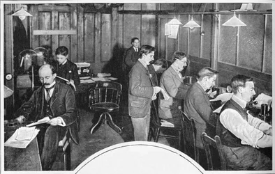 Daily Express -sanomalehden nauha- ja lennätinhuone, Lontoo, c1900 1903
