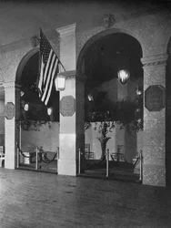 Väliaikaiset kaaret yhdistettynä pysyviin laitureisiin, 1924