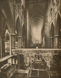 The Abbeys Grand Interior: Katse länteen tunnustajan kappelilta, n. 1935.