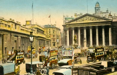 The Bank of England ja Royal Exchange, Lontoo, vuonna 1910.