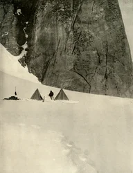 Leiri graniittipilarin alla, puolen mailin päässä alemmasta jäätikkövarannosta...27. tammikuuta 1909