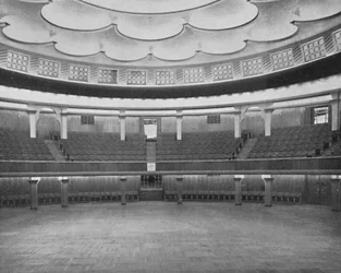 Dome: Lavalla katsottuna, 1939