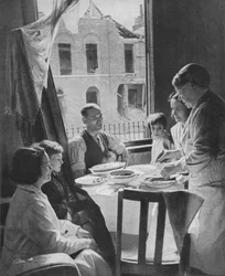 Perheen täytyy syödä, 1940 1942