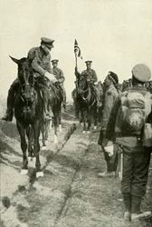 Kenttämarsalkka kiittää joukkojaan, 1919.