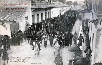 Ranskan muukalaislegioona kulkueessa Sidi Bel Abbesin kaduilla Algeriassa, 1906