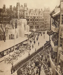 Kultainen valmentaja lähtee luostarista 12. toukokuuta 1937