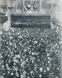 Suuri rekrytointikokous Lontoon kiltahallissa, 1914