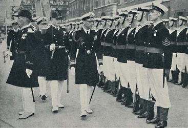 Kuningas avaa laivastoviikon Portsmouthissa, 1935, 1937.