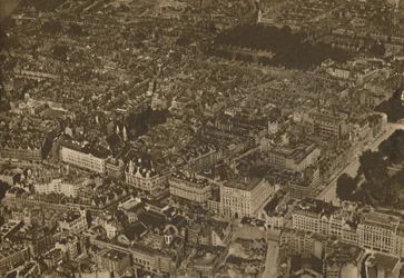 Palapeli tutuista katuista uudesta ja jännittävästä näköalapaikasta, vuodelta 1935.