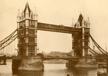 Tower Bridge, Lontoo, vuonna 1930.