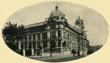 Victoria and Albert Museum, Lontoo, 1914.