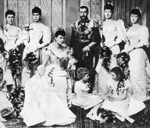 Kuningas Yrjön ja kuningatar Maryn hääryhmä 6. heinäkuuta 1893