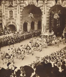 Admiralty Archin kautta, 12. toukokuuta 1937