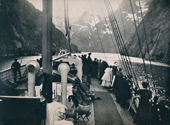 Turistihöyrylaiva Trold Fjordissa, 1914.
