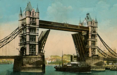 Tower Bridge, Lontoo, 1915.