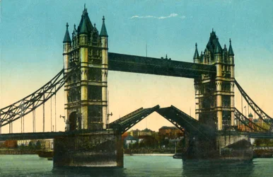 Tower Bridge, Lontoo, 1910.