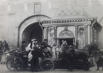 Tsaarina Aleksandra Fjodorovna vierailemassa Iberian kappelissa, Moskova, Venäjä, 1900-luku