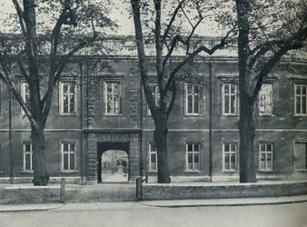 Yläkoulu, katsomalla koulun pihalle, 1926
