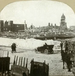Näkymä Moulder Schoolin jakeluasemalta, jossa näkyy tonnia jauhoja jalkakäytävällä, 1906.