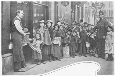 Ruokapaketteja odotellessa, Cheapside, c1903 1903