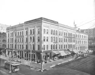 Wisconsin Street ja Broadway, Milwaukee, Wisconsin, USA, 1900.