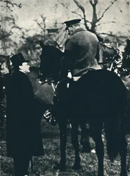 Kuningas Yrjö V:n kanssa sotaharjoituksissa, 1913, 1945.