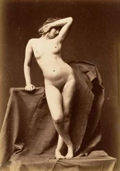[Nuori nainen, alaston, edestä käsi kasvot], 1860-luku.