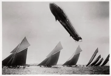 Zeppelin LZ11 Viktoria Luise lennossa Kielin regatan aikana, Saksa, 1912 1933