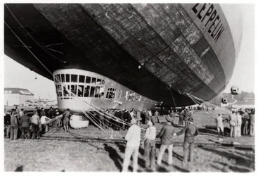 Zeppelin LZ 127 Graf Zeppelin laskeutumisen jälkeen, 1933