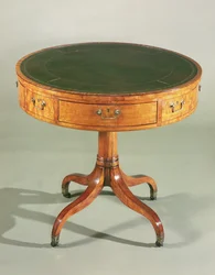 Pieni Sheraton-satiinipuinen rumpupöytä. englanti, n. 1790