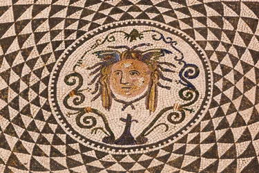 Carmona, Sevillan maakunta, Espanja. Roomalainen Medusan mosaiikki kaupungintalossa.