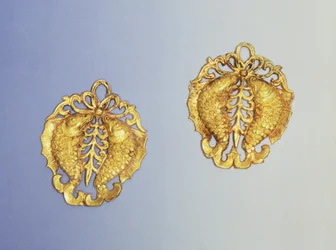 Kiinalaiset riipukset, 17 karaatin kullattu, Tang-dynastia, 618-907 jKr