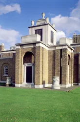 Lontoon Dulwich Picture Galleryn ulkopuoli