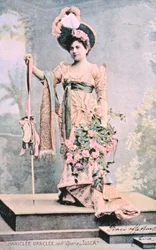 Hariclea Darclee Giacomo Puccinin (1858-1924) oopperassa "Tosca" 1900 (värillinen kuva)