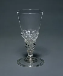 Lyijylasikuppi: Facon de Venise, n. 1680