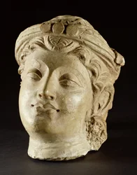 Stucco head, Gandhara, 4. vuosisadalla jKr
