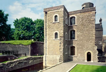 Jewel Tower tai Kings Privy -vaatekaappi