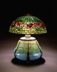 "Poinsettia" lyijylasinen pöytävalaisin, n. 1902-1932